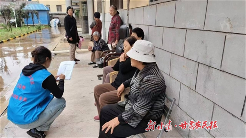 社區志愿者收集民情民意.png
